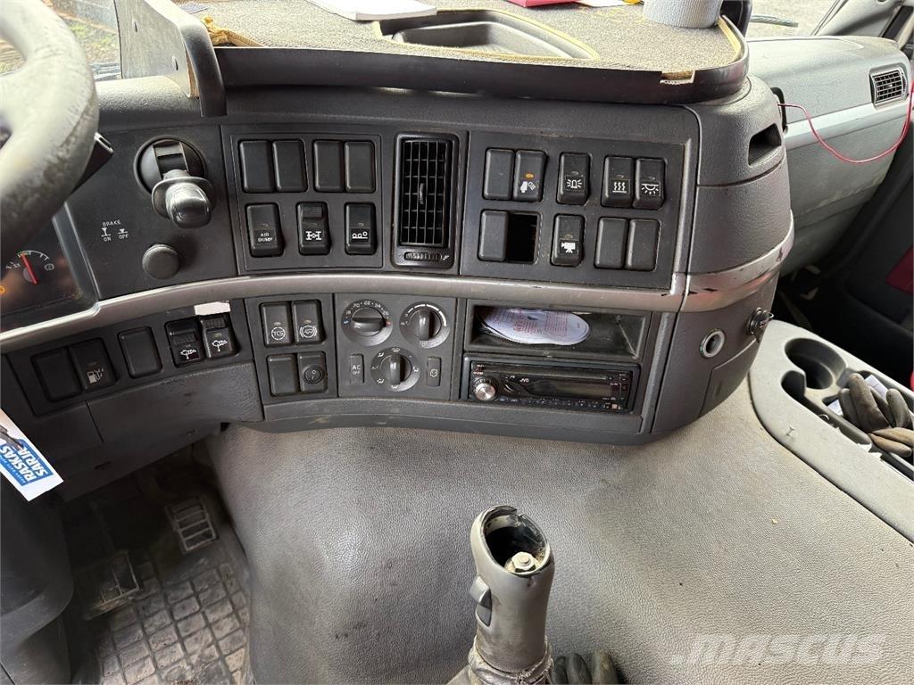 Volvo FM 12 8x4 工程吊钩车