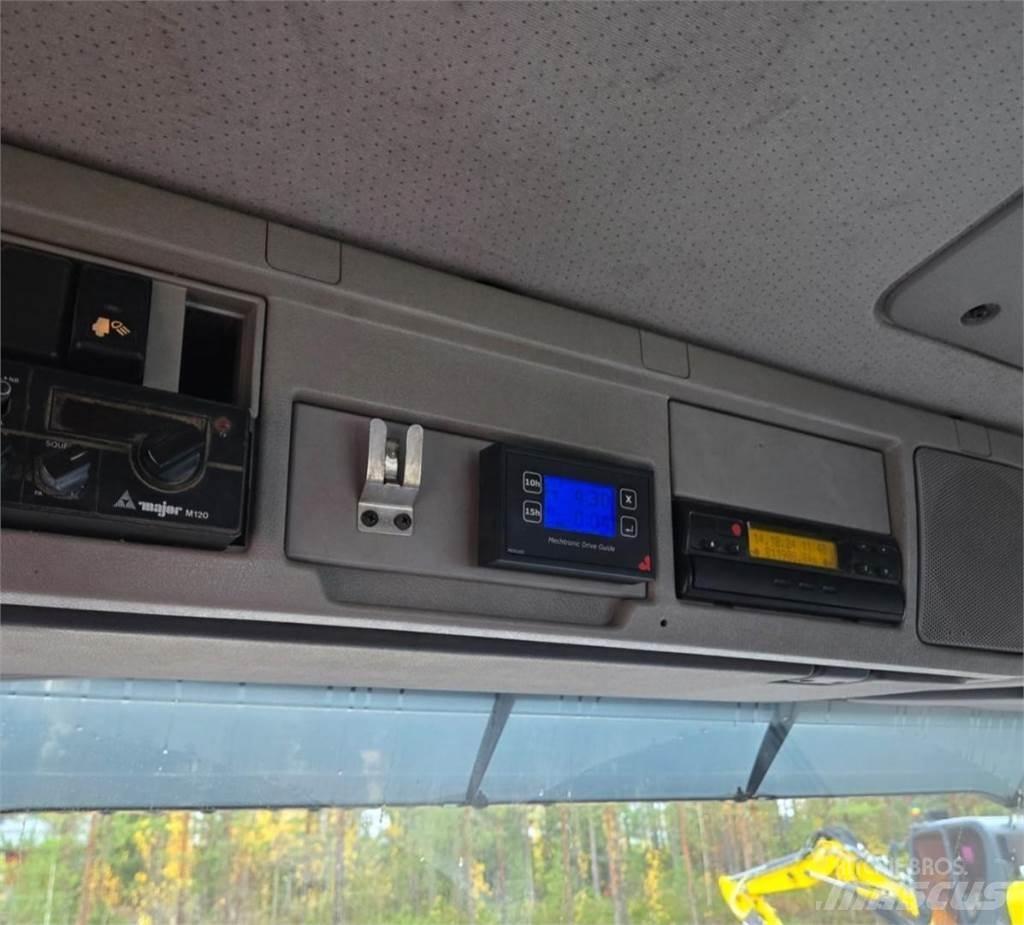 Volvo FM12 8X4 工程吊钩车