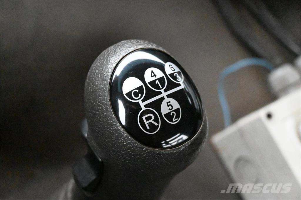 Volvo FM300 6x2 工程吊钩车