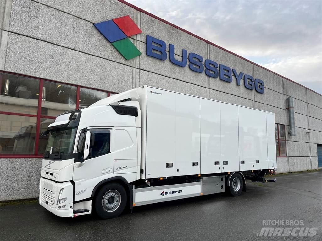 Volvo FM330 4x2 厢式货车