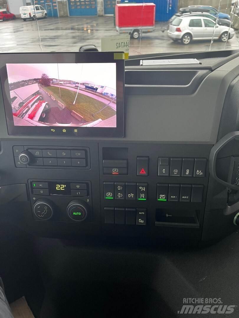 Volvo FM330 4x2 厢式货车