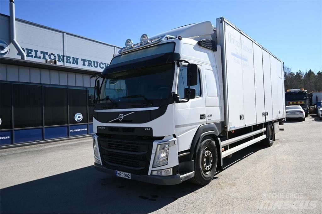 Volvo FM420 4x2 厢式货车