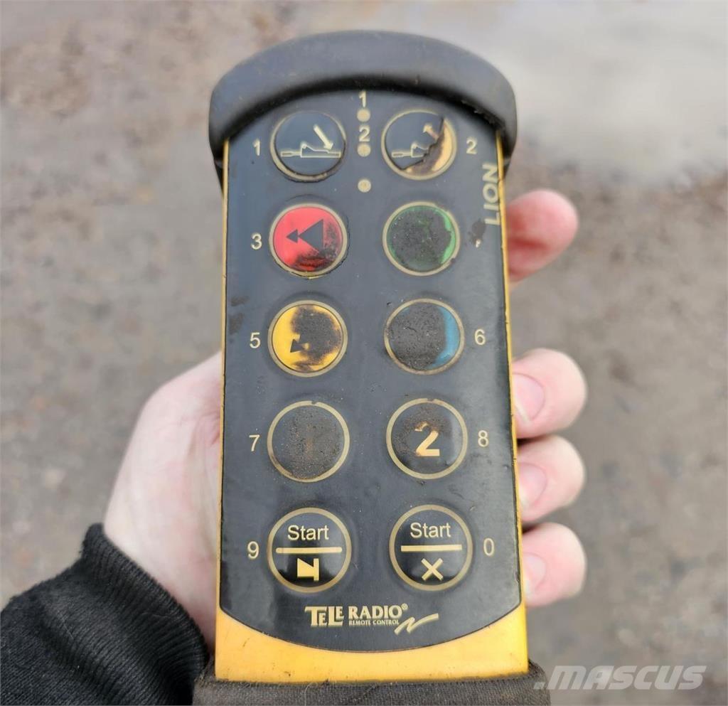 Volvo FM7 4X2 车辆运输车