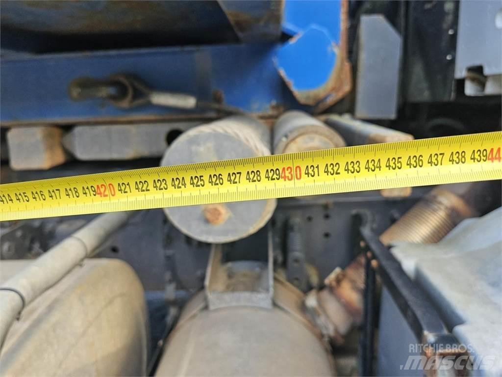 Volvo FM9 4x2 工程吊钩车