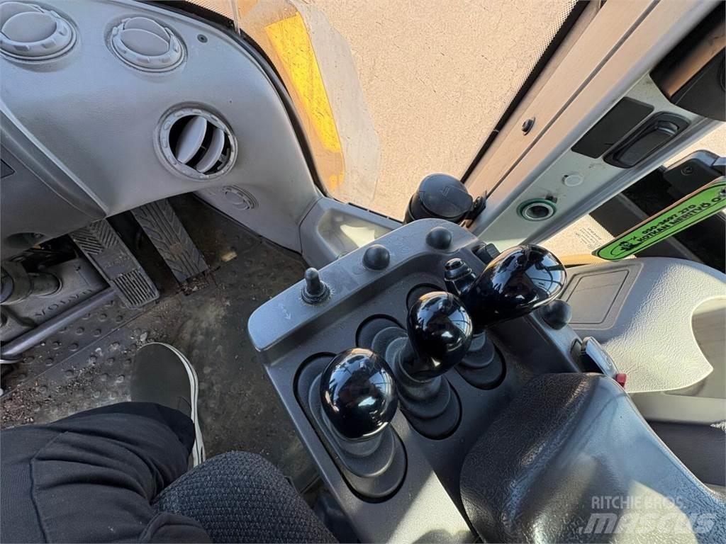 Volvo L 120 G 轮式装载机
