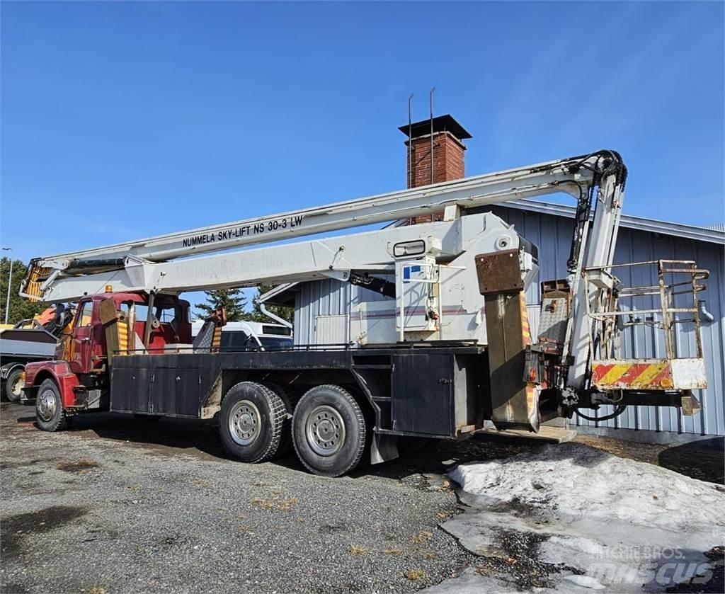 Volvo N7 6x2 起重车