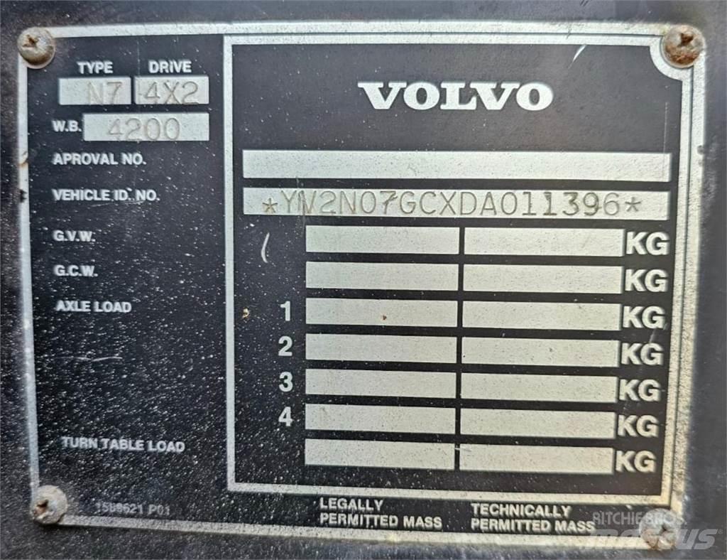 Volvo N7 6x2 起重车