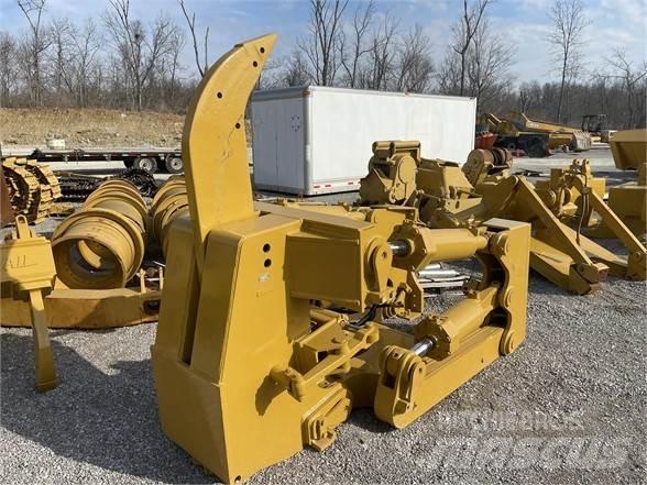 CAT D8 松土器