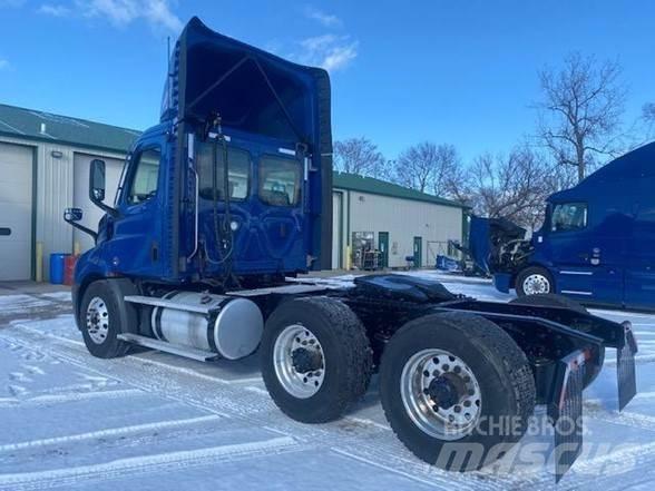 Freightliner CASCADIA 116 牵引车