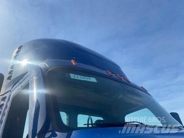 Freightliner CASCADIA 116 牵引车