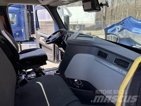 Freightliner CASCADIA 116 牵引车