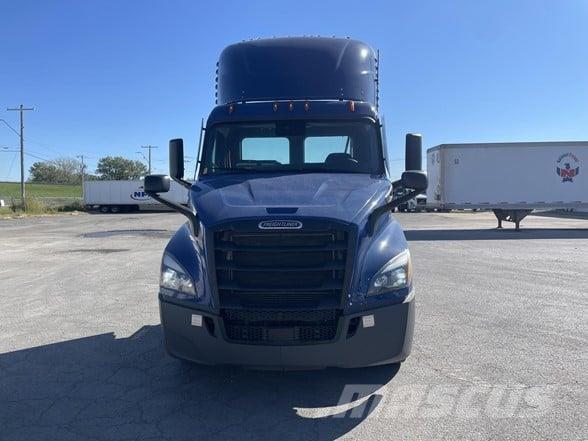 Freightliner CASCADIA 116 牵引车