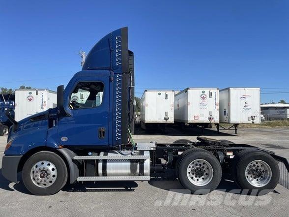 Freightliner CASCADIA 116 牵引车