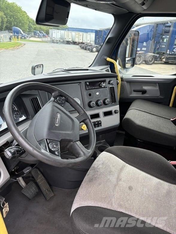 Freightliner CASCADIA 126 牵引车