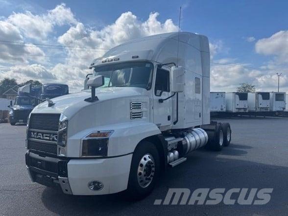 Mack ANTHEM 64T 牵引车