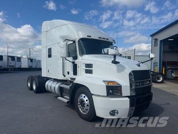 Mack ANTHEM 64T 牵引车