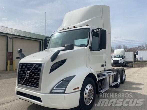Volvo VNL64T300 牵引车