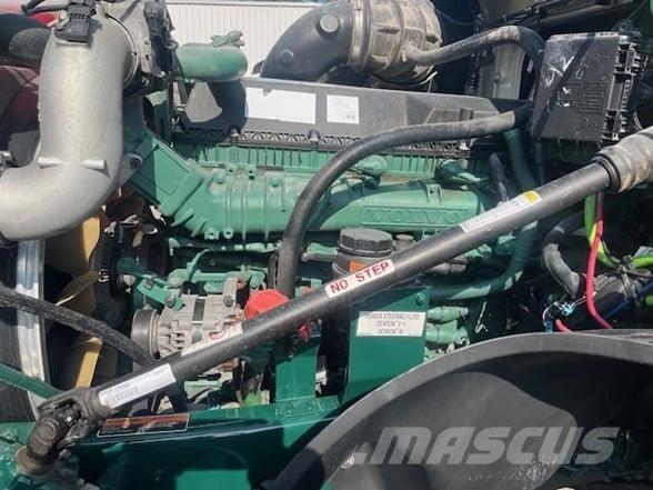 Volvo VNL64T300 牵引车