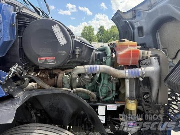 Volvo VNL64T860 牵引车