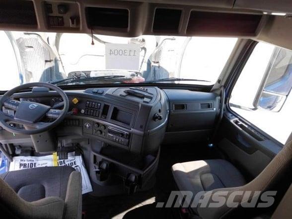 Volvo VNL64T860 牵引车