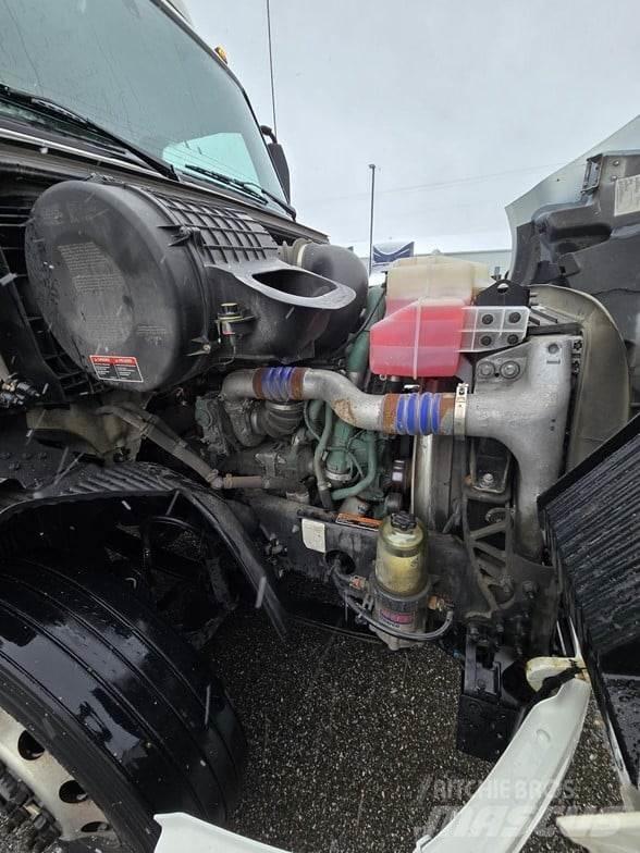 Volvo VNR64T300 牵引车