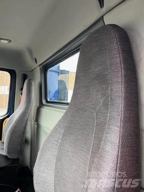 Volvo VNR64T300 牵引车