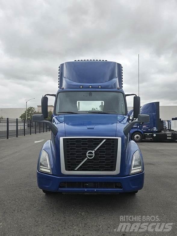 Volvo VNR64T300 牵引车