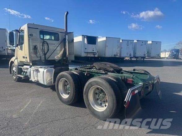 Volvo VNR64T300 牵引车