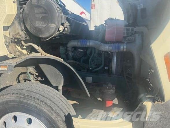 Volvo VNR64T300 牵引车