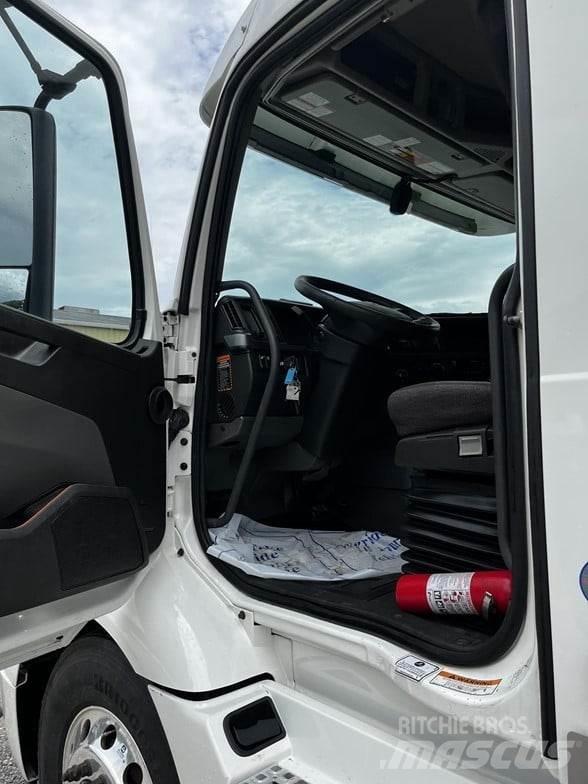 Volvo VNR64T640 牵引车