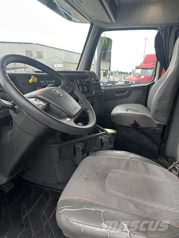 Volvo VNR64T640 牵引车