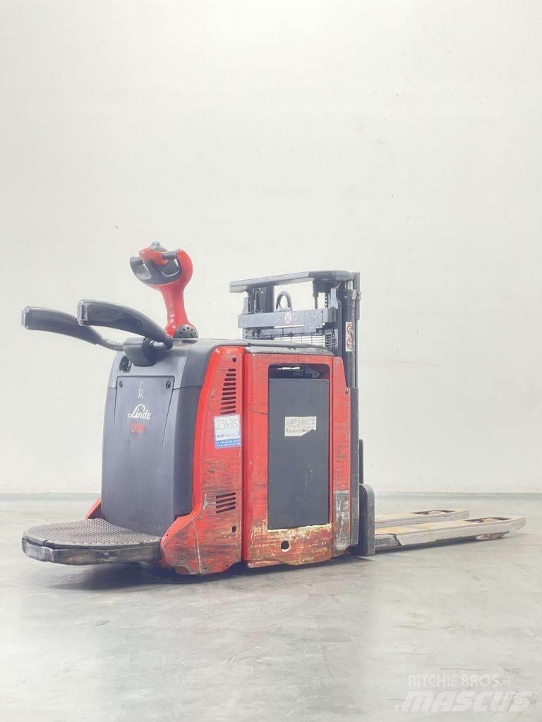 Linde D12AP-133 手推堆垛车