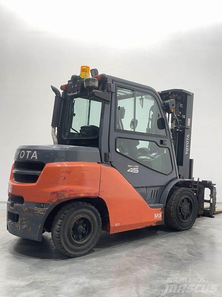 Toyota 40-8FD40N 柴油叉车