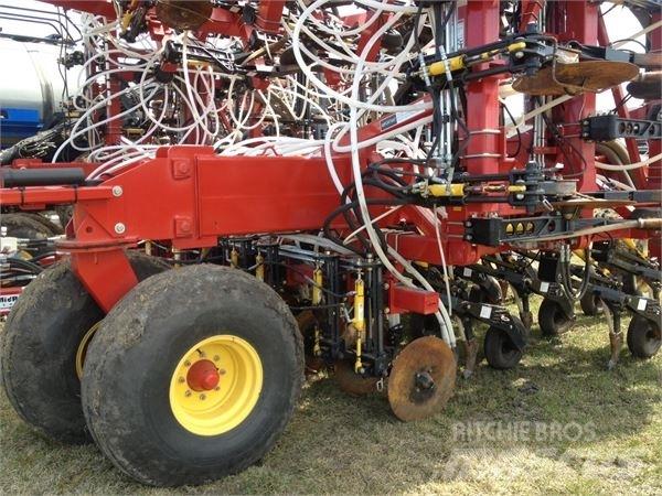 Bourgault 3310 条播机