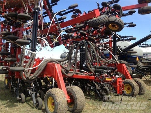 Bourgault 3310 条播机