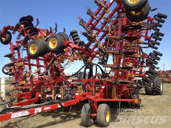 Bourgault 5710 条播机
