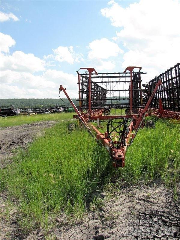 Bourgault 6000 钉齿耙