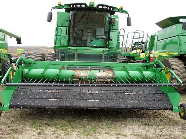 John Deere S680 联合收割机