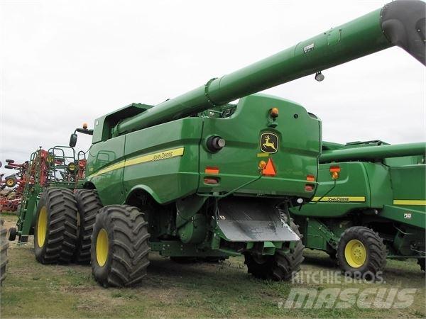 John Deere S680 联合收割机