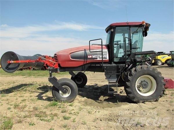 MacDon M150 收割机