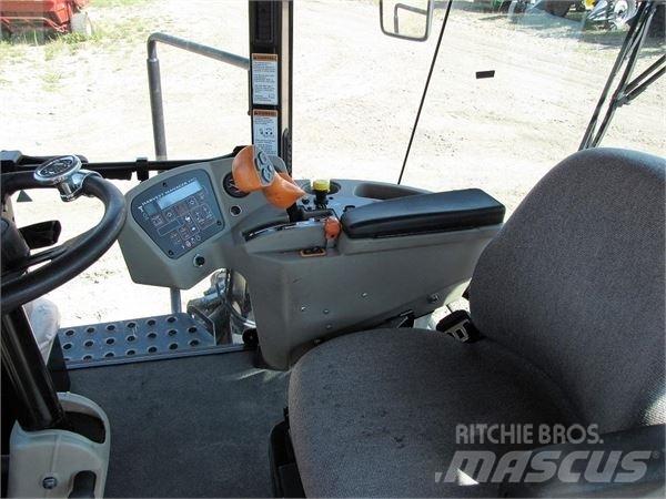 MacDon M150 收割机