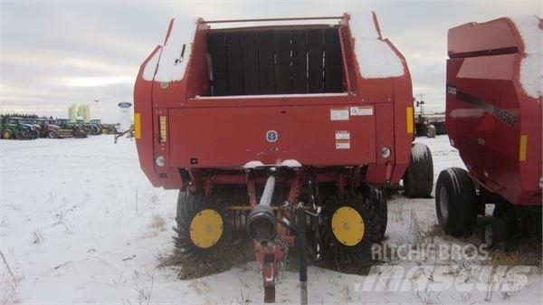 New Holland BR780 圆捆打捆机