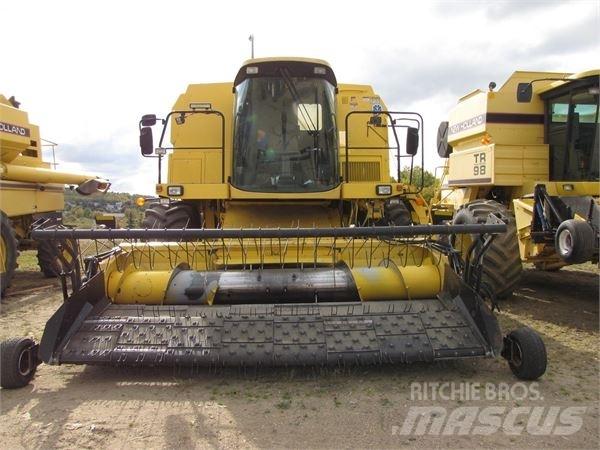 New Holland TX66 联合收割机