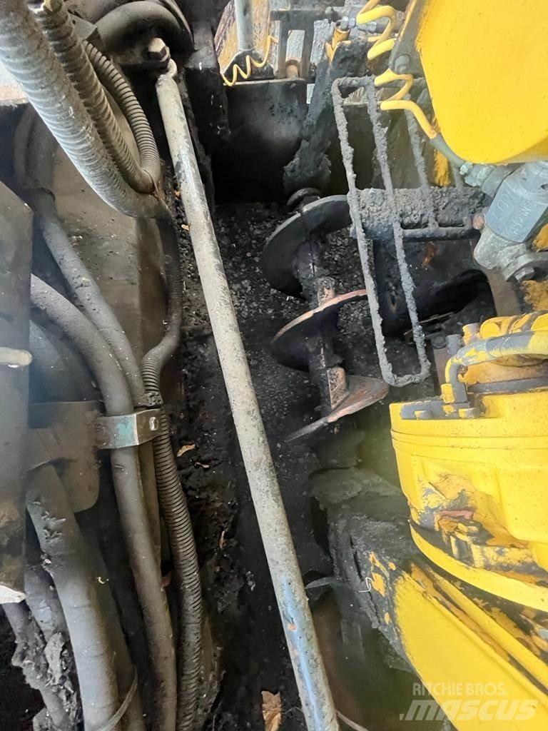 CAT AP600 Paver 沥青摊铺机