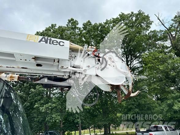 Altec DM47BTR 车载式高空作业车