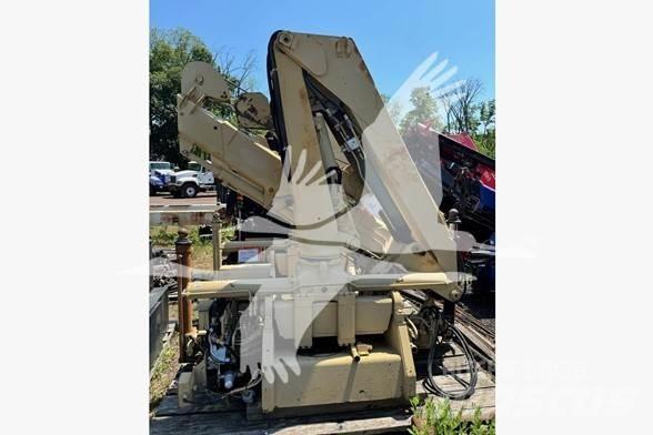 Hiab 8108-2 木材起重机