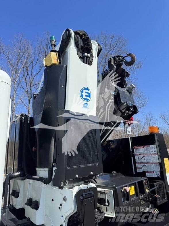Peterbilt 348 平板栏板货车