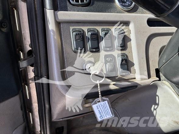 Peterbilt 365 平板栏板货车