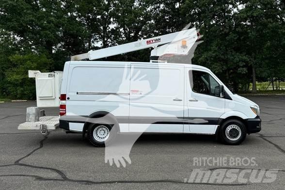 Skyvan UVN35A 车载式高空作业车