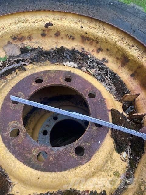  4ST LASTMASKINSDÄCK 轮胎、车轮、轮圈